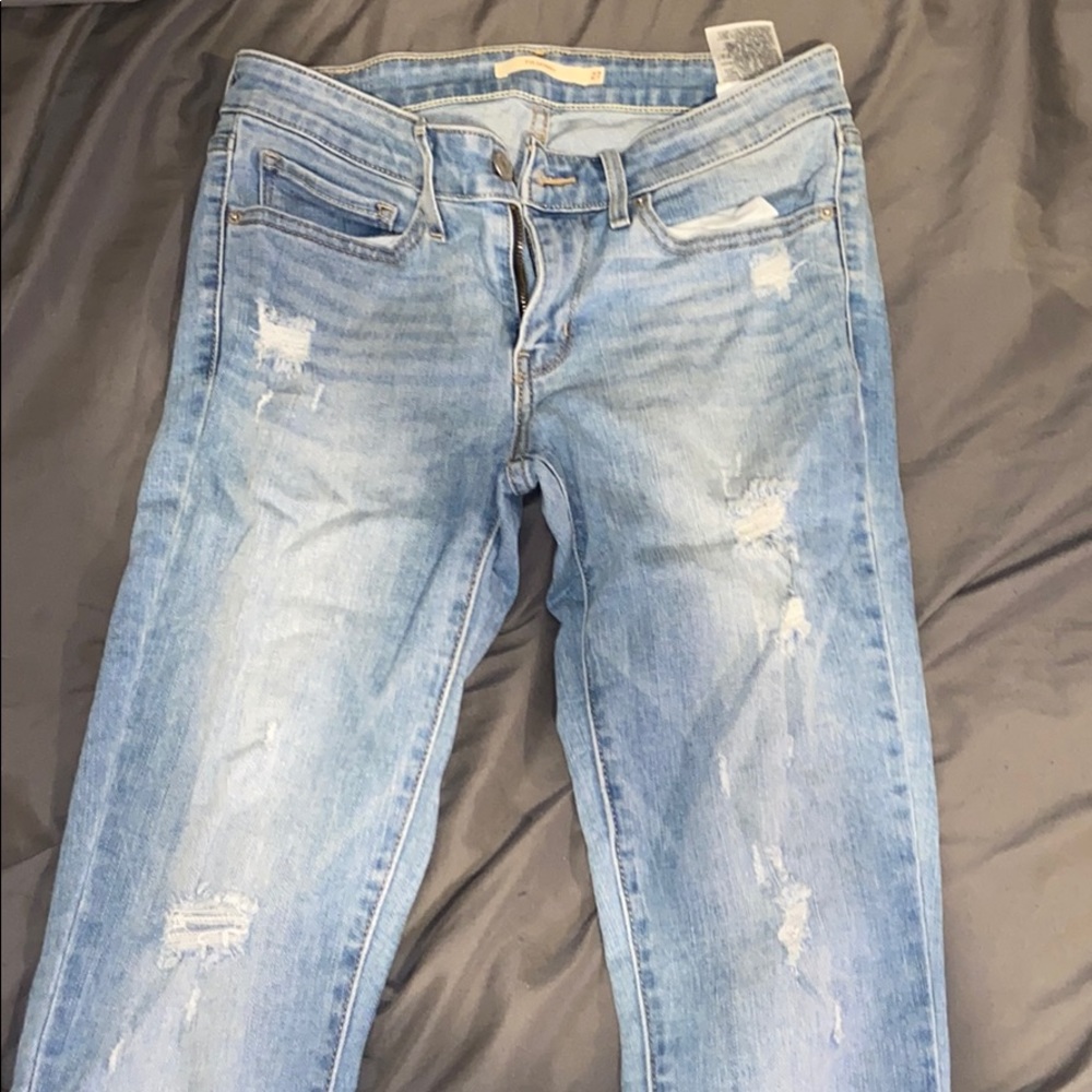 711 Skinny Levi’s light blue jeans